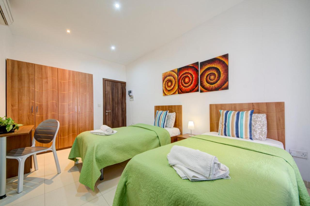 St Julians 2 Bedroom Apartment With Commanding Seaviews By Shortletsmalta Saint Julian's Exterior photo